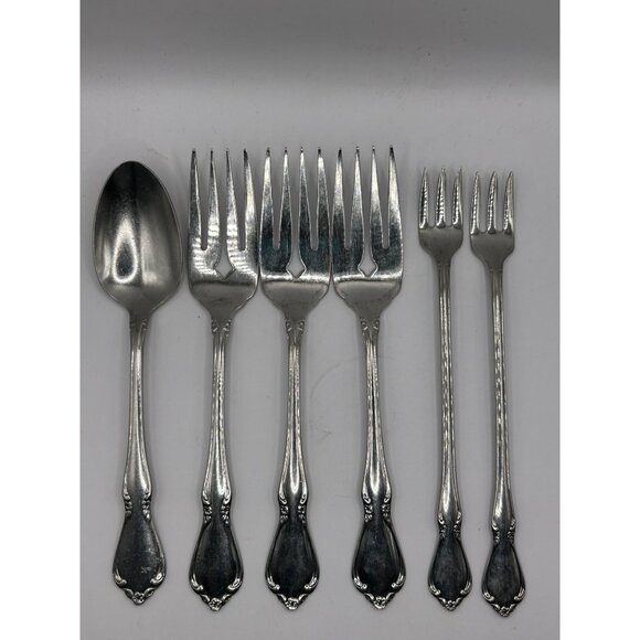 Oneida Silver Chateau Stainless Glossy Flatware Set - 6 Pieces silverware - Picture 3 of 4